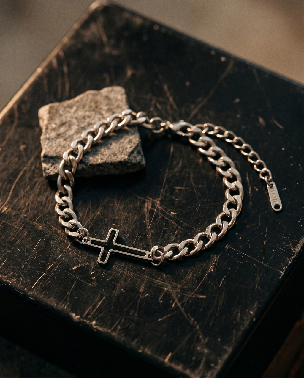 Tether — silver curb chain, single cross station