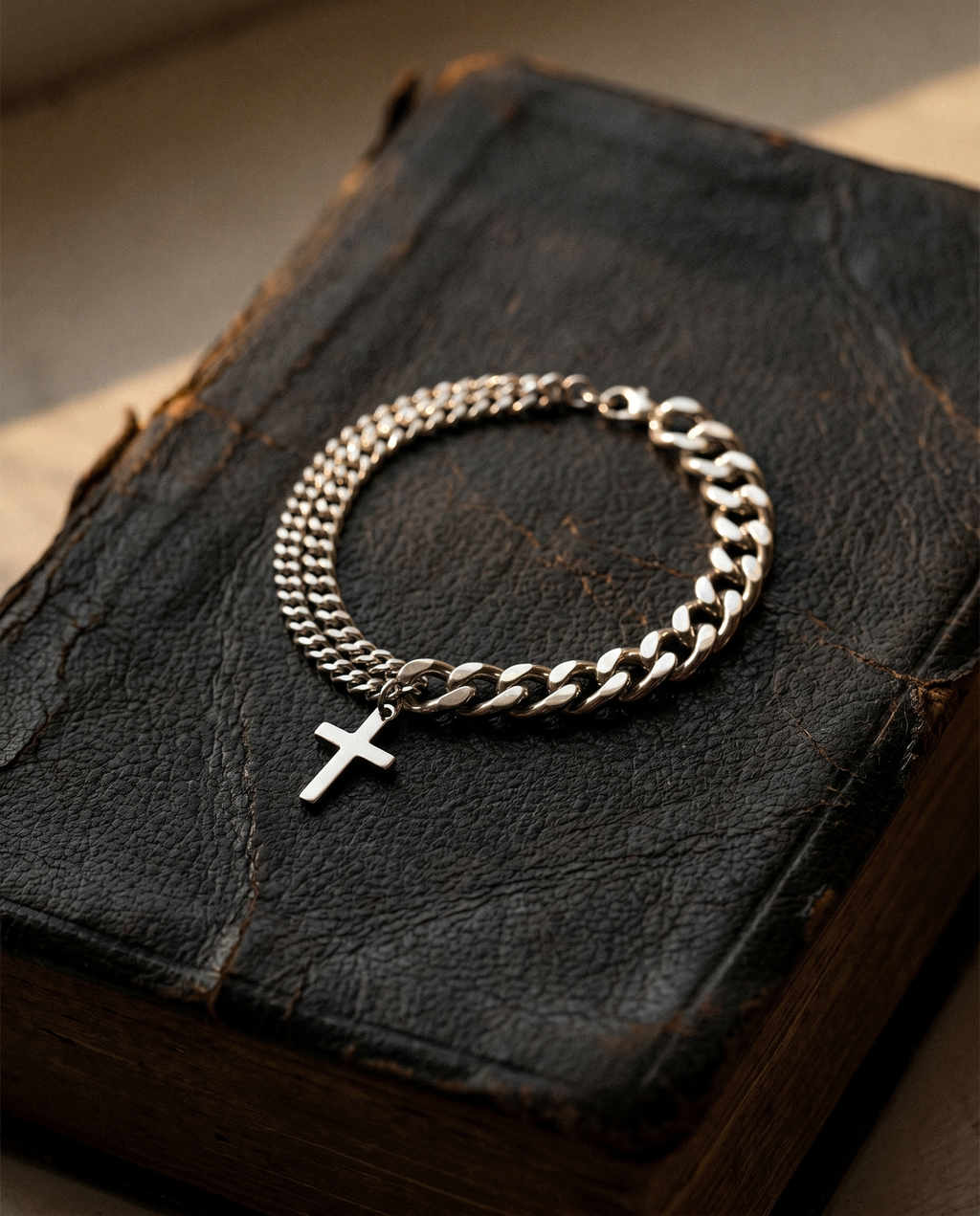Fichée — silver links of budded/fleury crosses