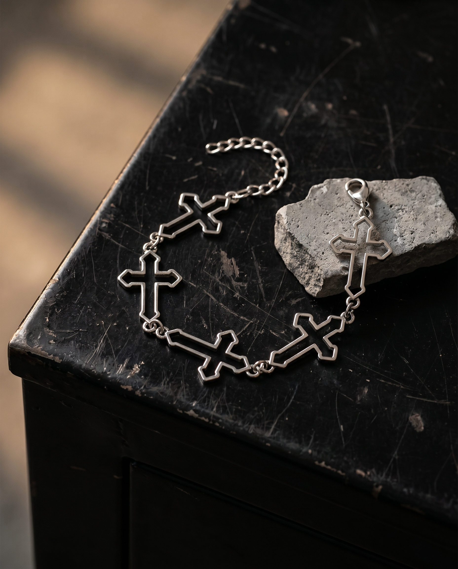 Fichée — silver links of budded/fleury crosses