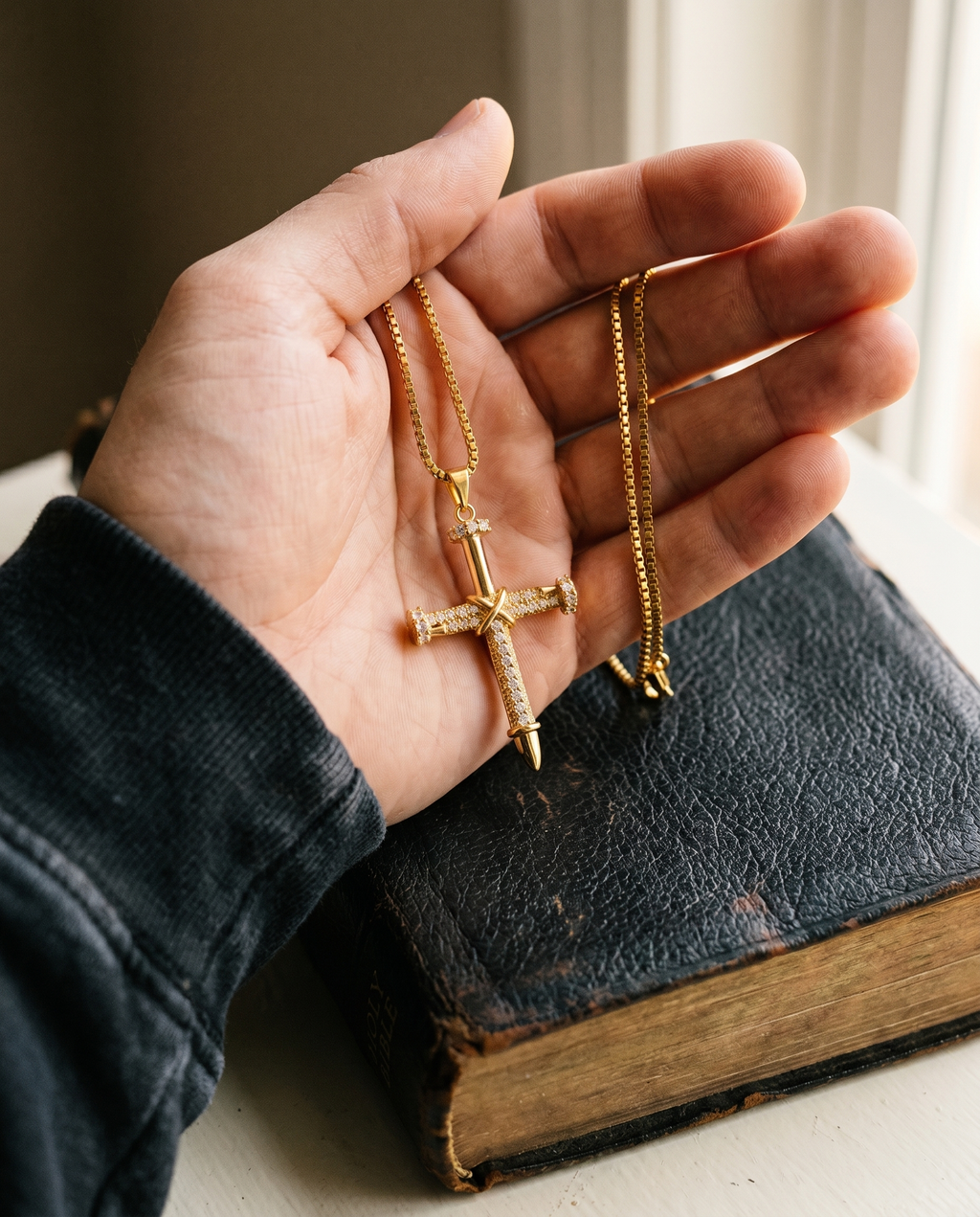 Relic — plain gold latin cross