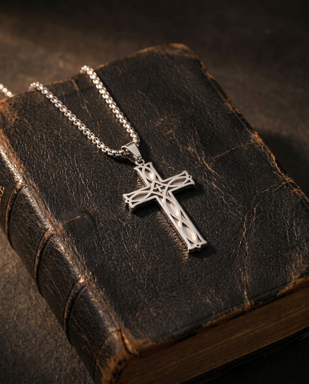 Eternum — silver cross with celtic knotwork