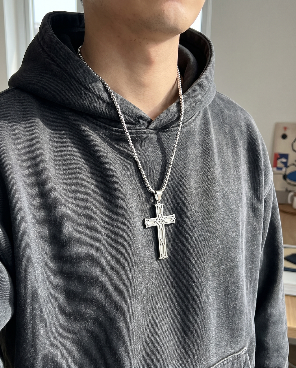 Eternum — silver cross with celtic knotwork