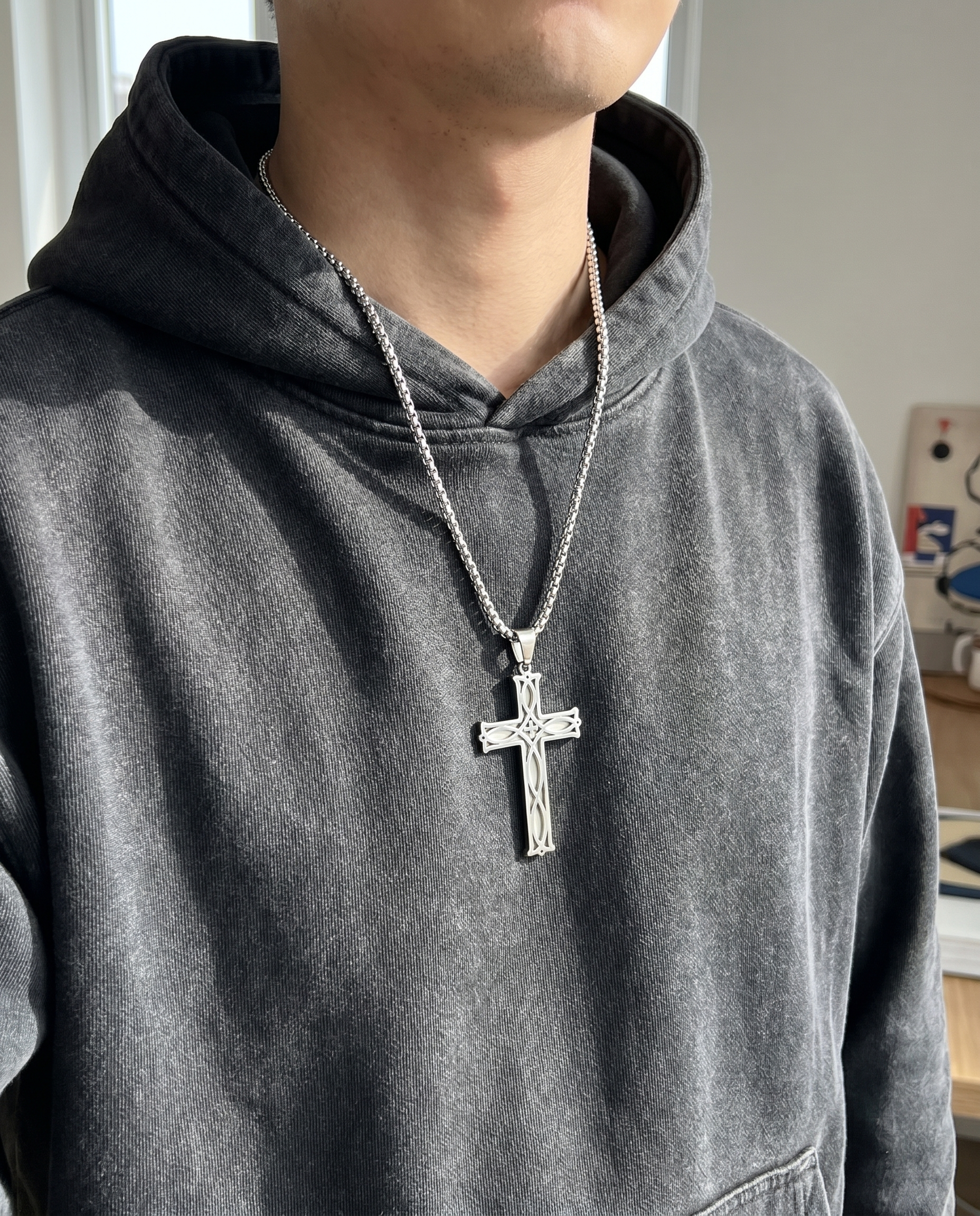 Eternum — silver cross with celtic knotwork