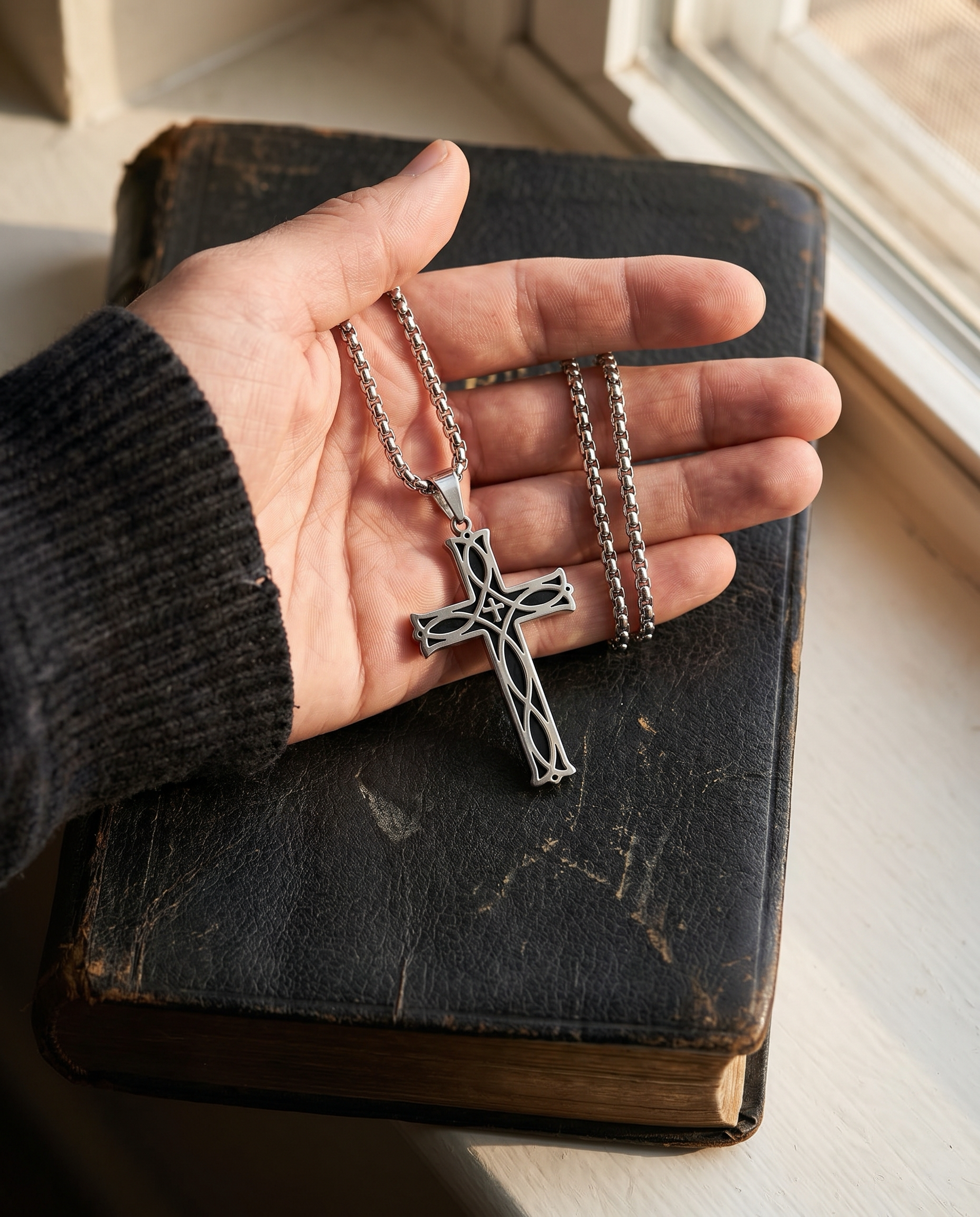 Eternum — silver cross with celtic knotwork
