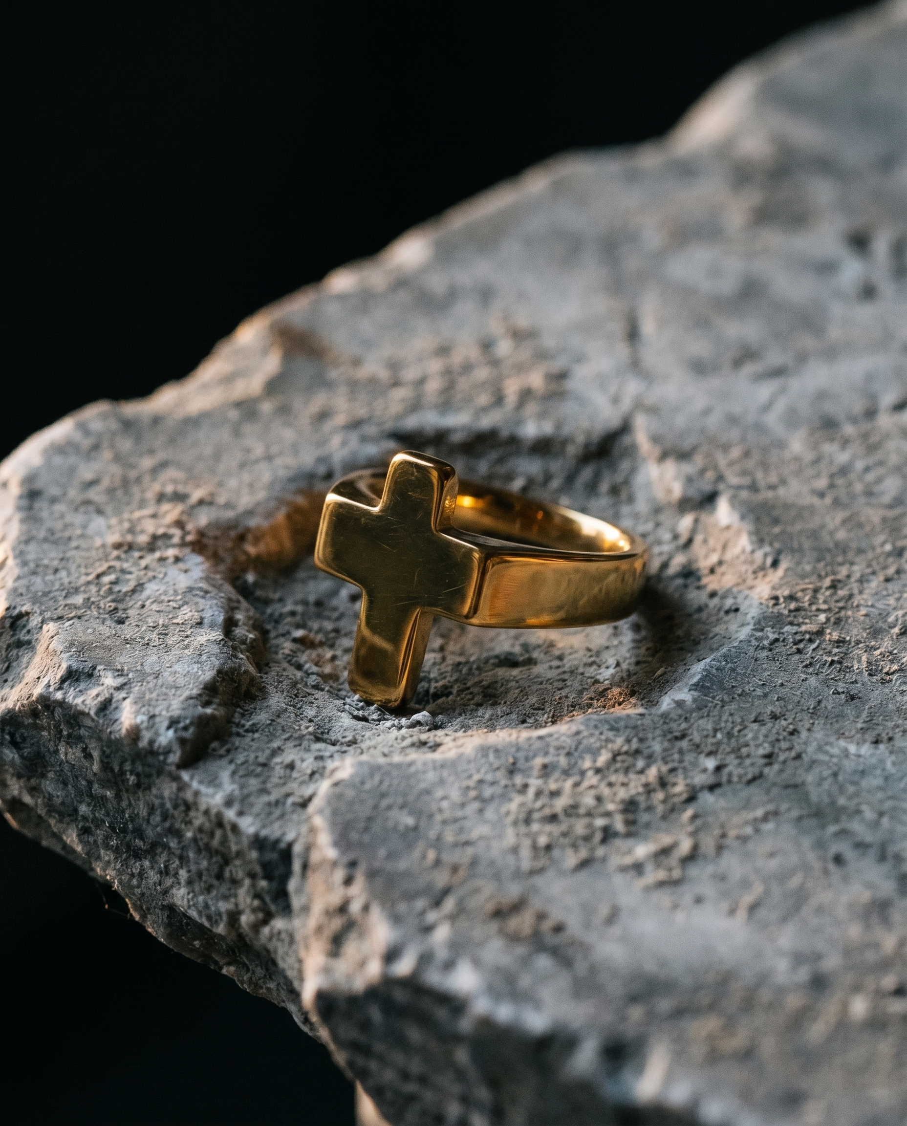 Cruciform — gold signet, raised plain latin cross