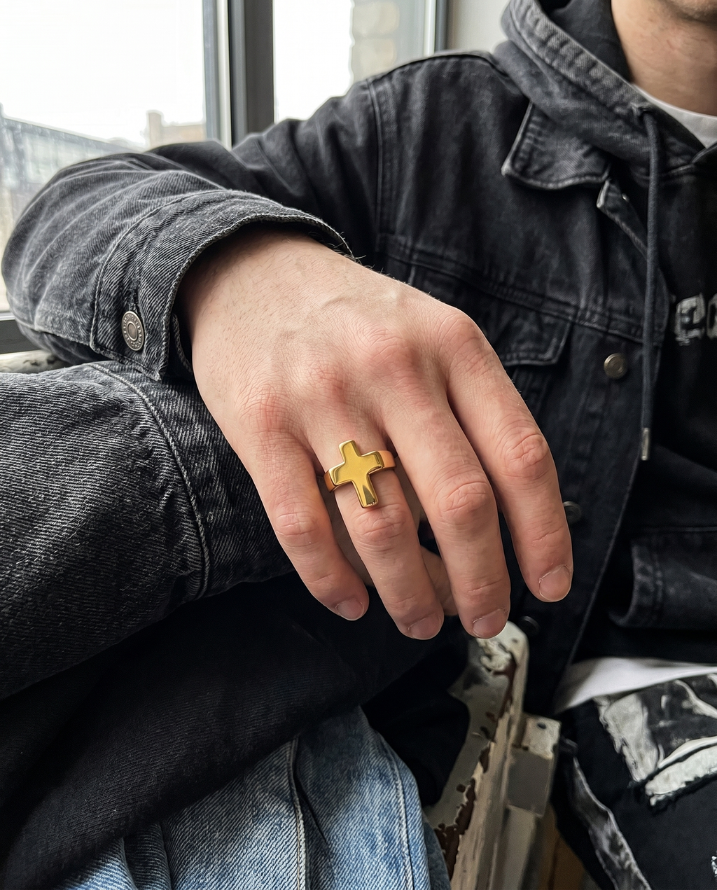 Cruciform — gold signet, raised plain latin cross