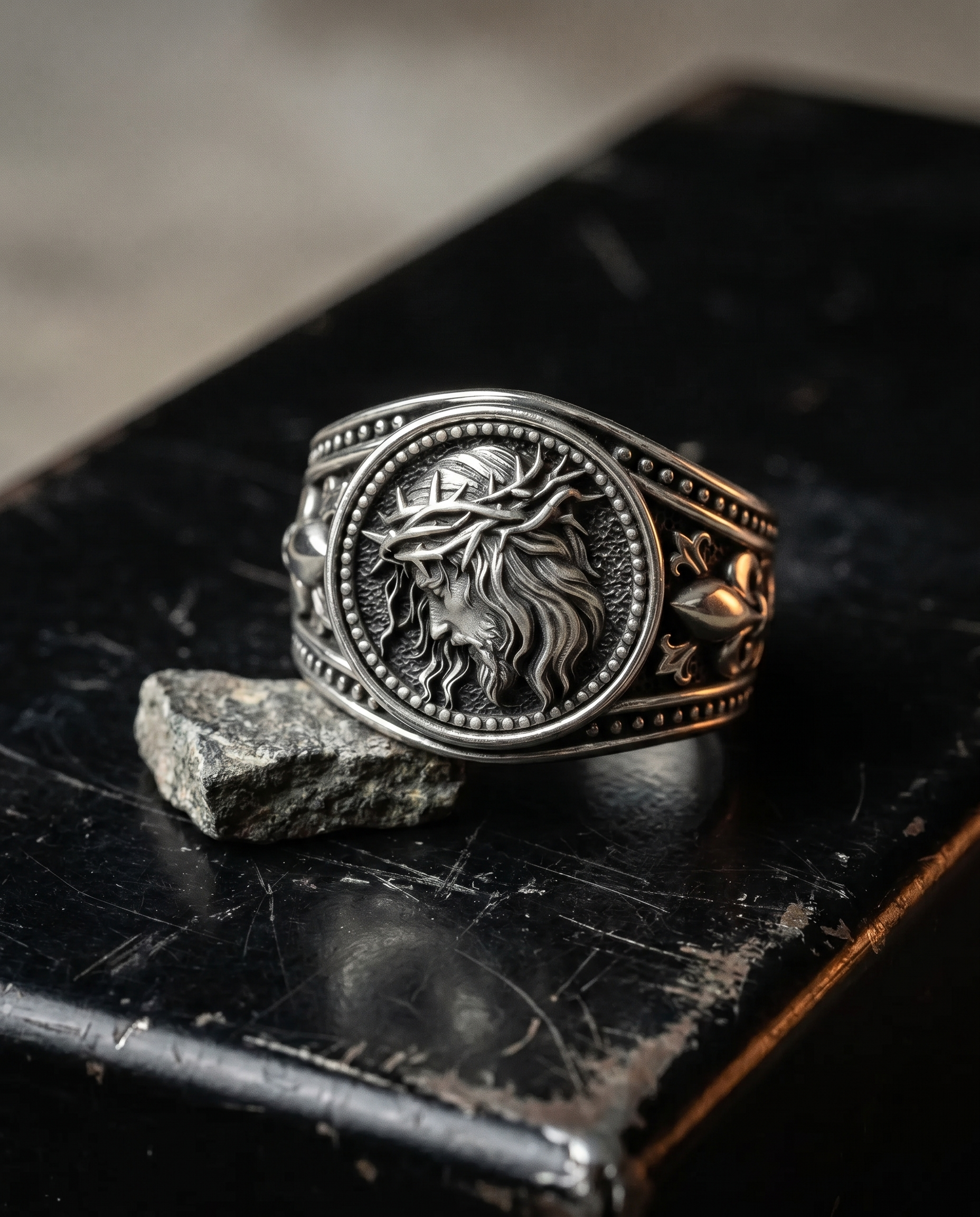 Conqueror — gold oval signet, roaring LION head