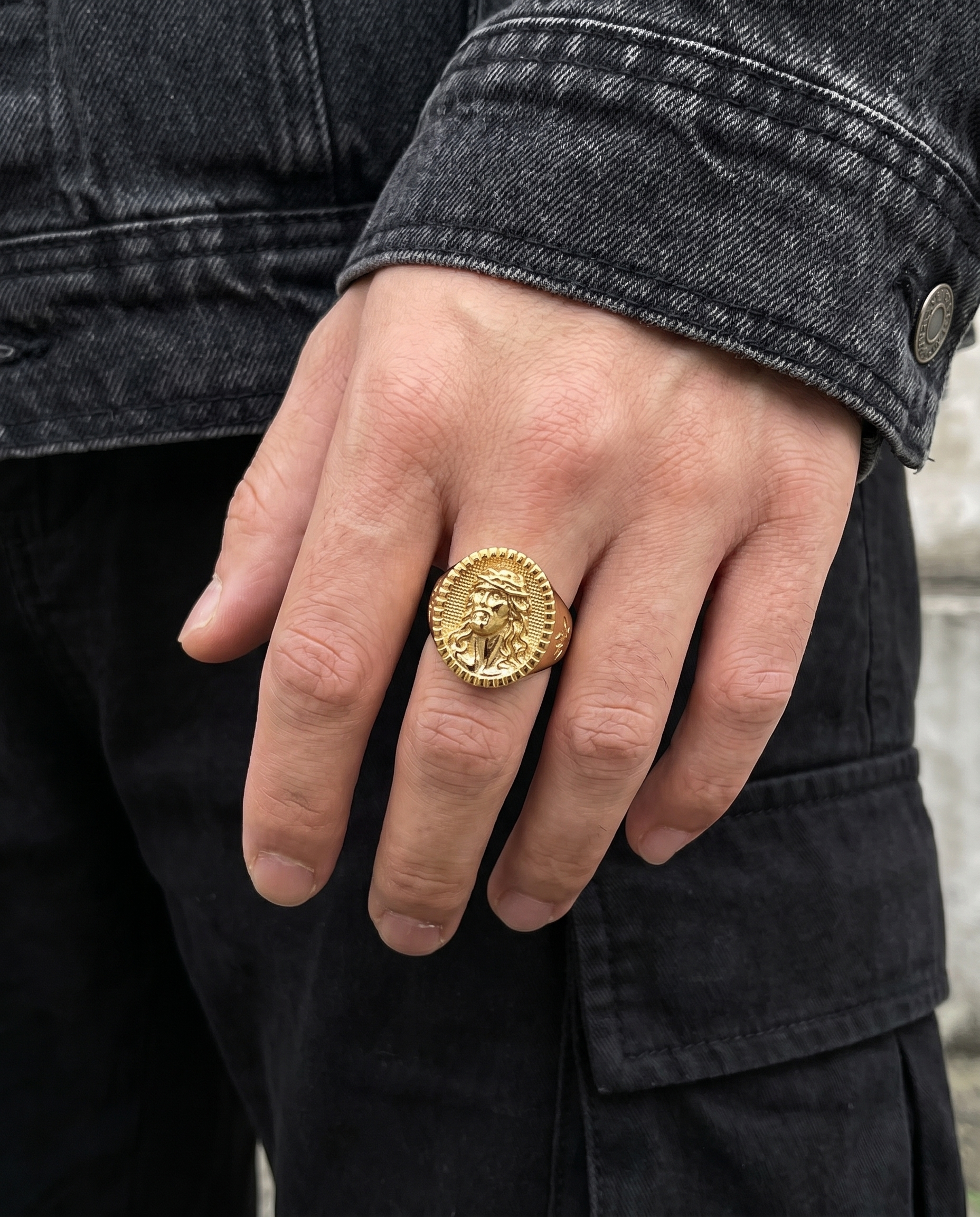 Icon — gold oval signet, Christ BUST + cross shank